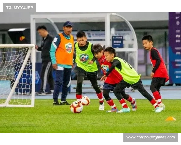 中超俱乐部开展社区活动,助力青少年足球教育 中超俱乐部开展社区活动,助力青少年足球教育